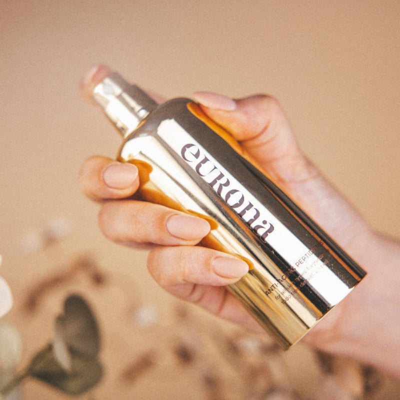 Lahka in nelepljiva tekstura Eurona 5-v-1 spreja za obraz, ki omogoča hitro absorpcijo in globinsko hidracijo.